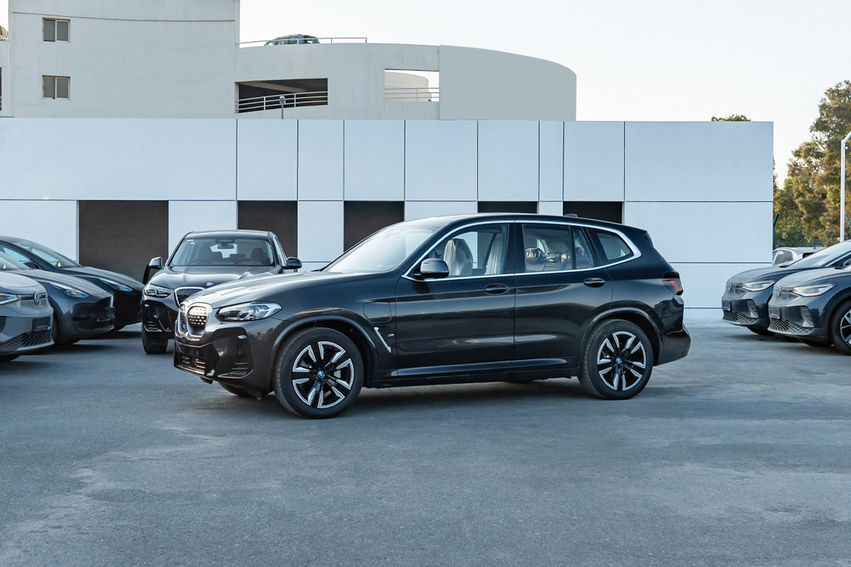 BMW iX3 Leading 2024 Grey